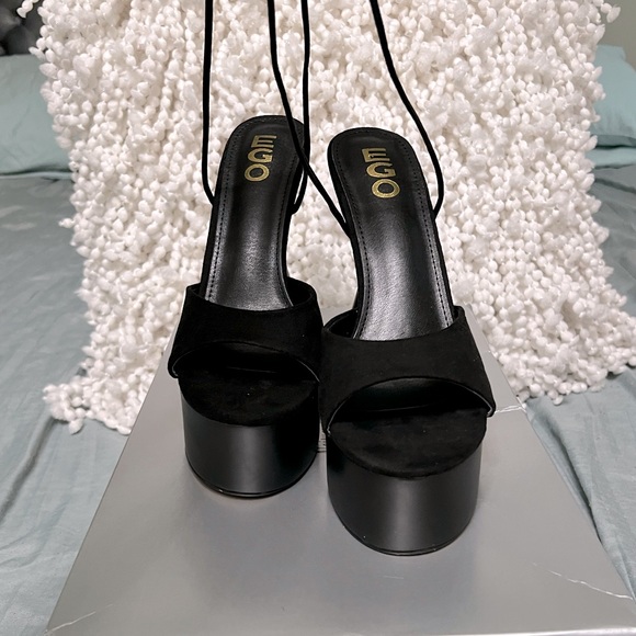 “HighTower” Faux Suede Black Lace Up Peep Toe Platform Heel. Size US 9 - Picture 2 of 5